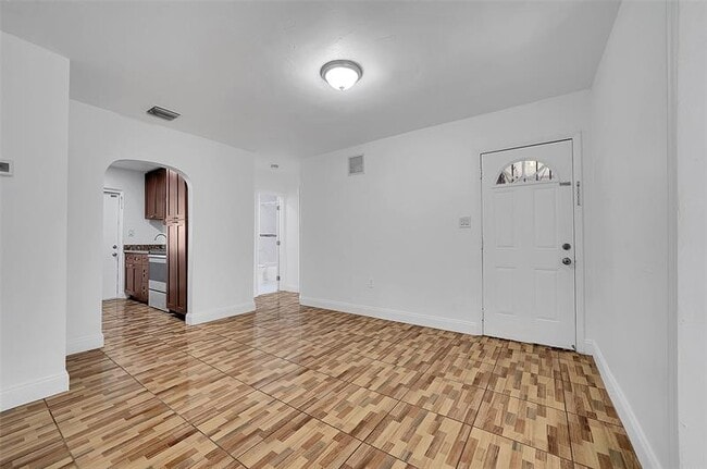 Building Photo - 1646 NE 150th St