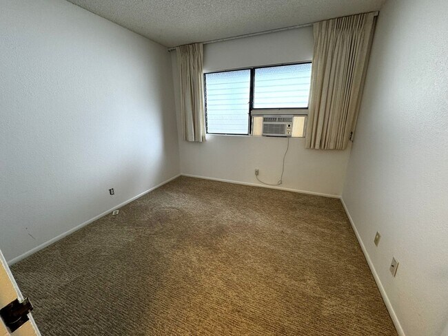 Building Photo - 3/2/2 - Spacious Golf Course Home in Gated Queens Gate II