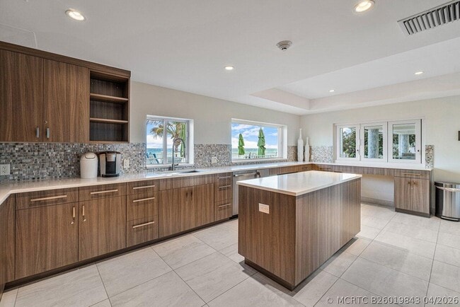 Building Photo - 4740 S Ocean Blvd