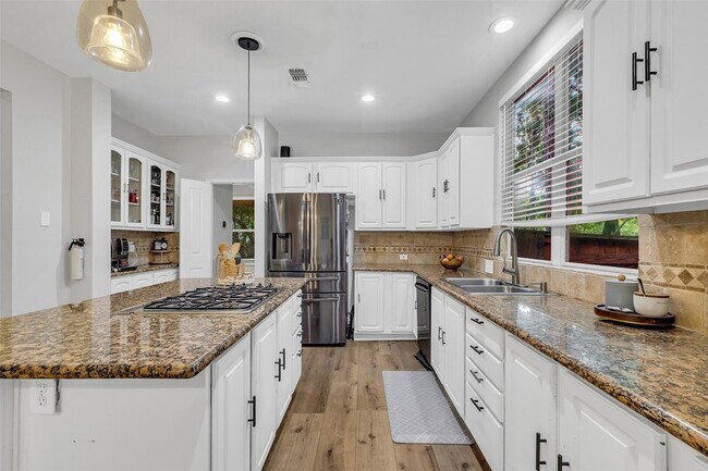 Building Photo - 211 Maple Path Pl