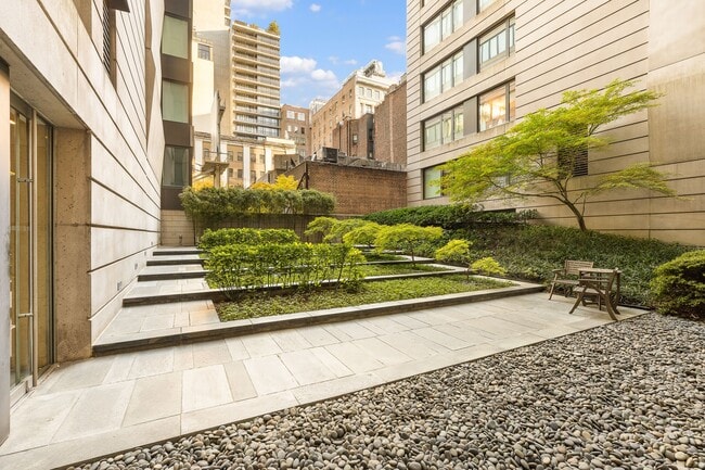 Building Photo - 505 Greenwich St