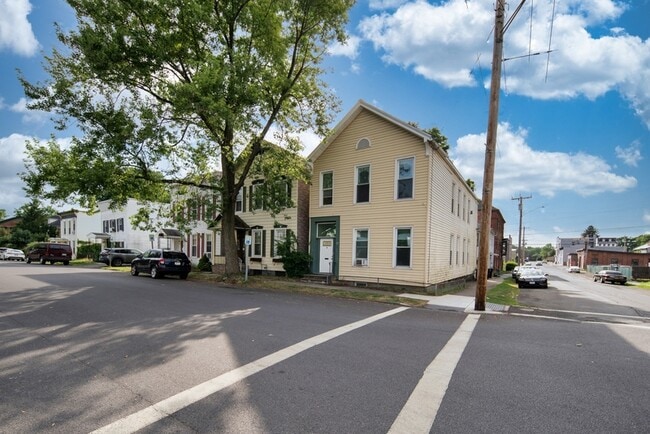 Building Photo - 629 4th Ave