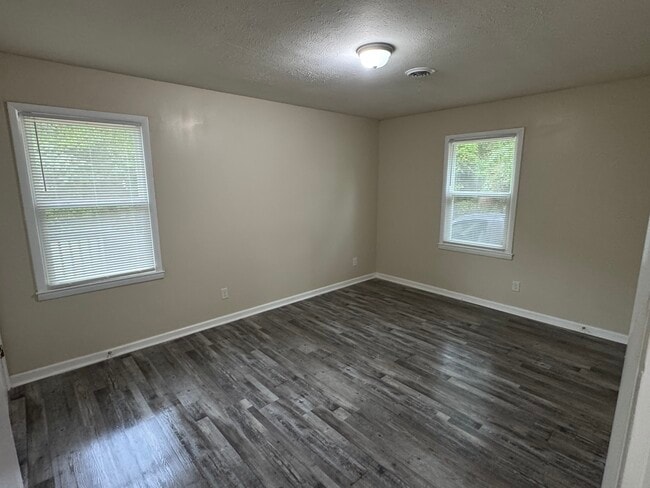 Building Photo - 110 Whispering Pines Terrace