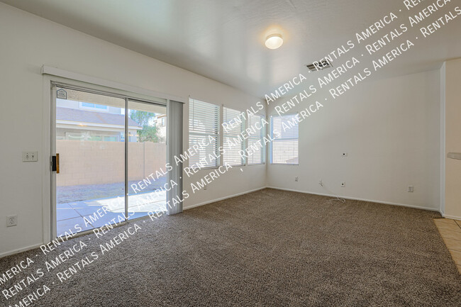 Building Photo - 4005 W Park St