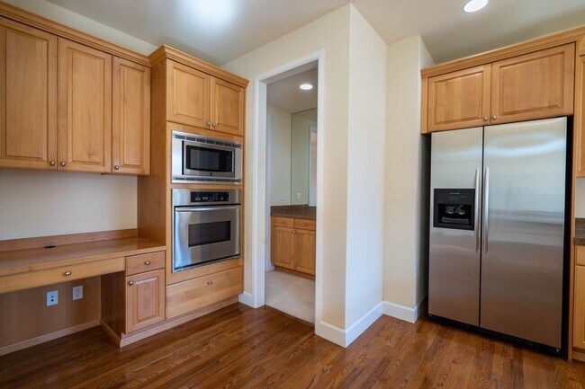 Building Photo - 5Br/3.25Ba Sammamish Home