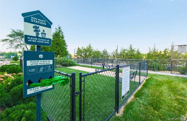 Building Photo - 2 Bay Club Dr