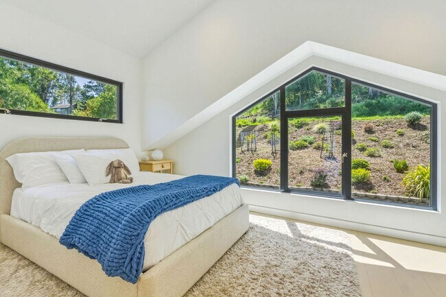 Building Photo - Beautifully Remodeled 4BR + Office Mill Valley Home — Furnished, Private 3/4-Acre Setting, Walk t...