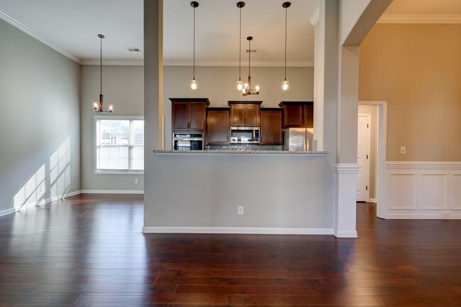 Building Photo - 1008 Meadowview Ln