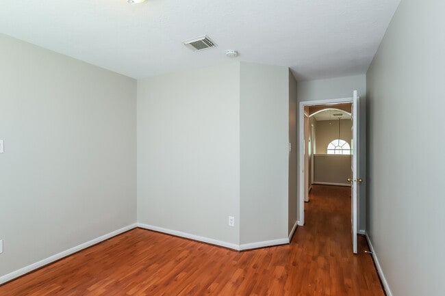 Building Photo - 4223 Pathway Ct