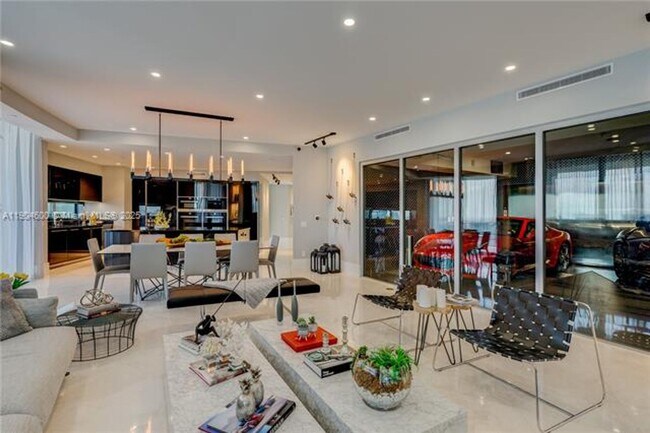 Building Photo - 18555 Collins Ave