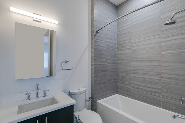 Building Photo - Northern Liberties Townhome with Parking