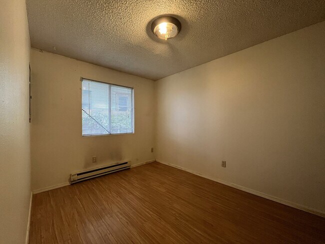 Building Photo - CCO867