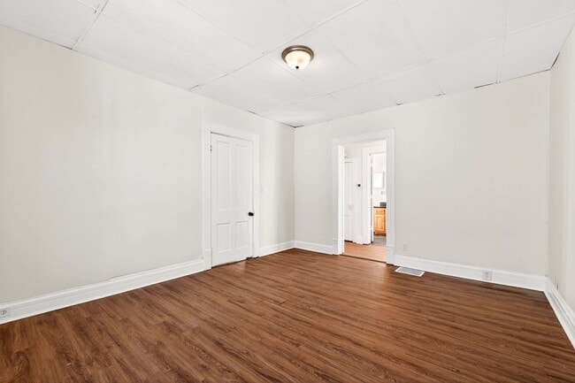 Building Photo - 908 Gilmore Ave