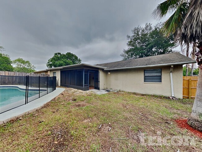 Building Photo - 818 Tarawood Ln