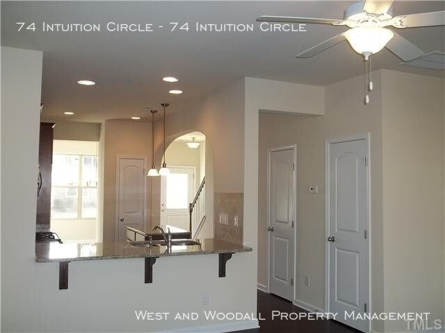 Building Photo - Thompson Ridge Townhome