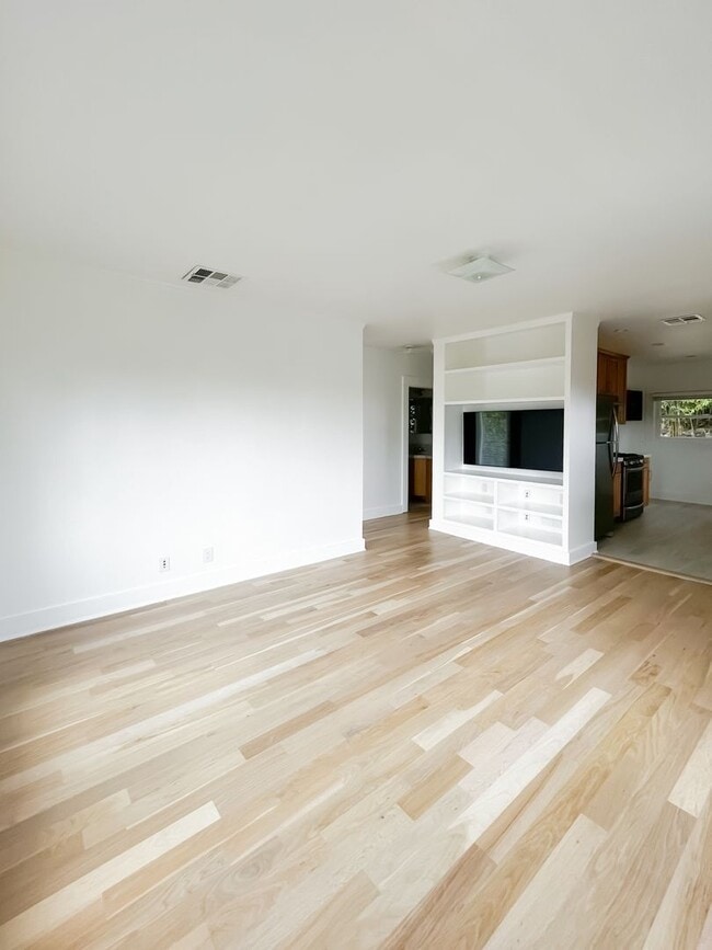 Building Photo - Unbelievable Stand-Alone 2-Bedroom House in Prime West Hollywood Hills