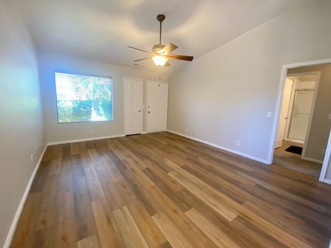 Building Photo - REMODELED TOWNHOME FOR RENT!
