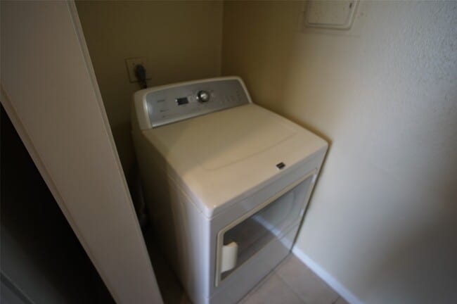 Building Photo - 8263 Sands Point Dr