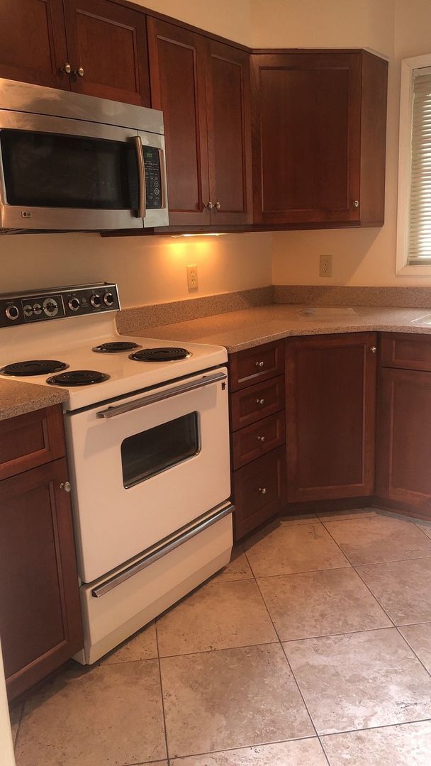 Building Photo - 1313-1315-1315 NE Harvey Rd