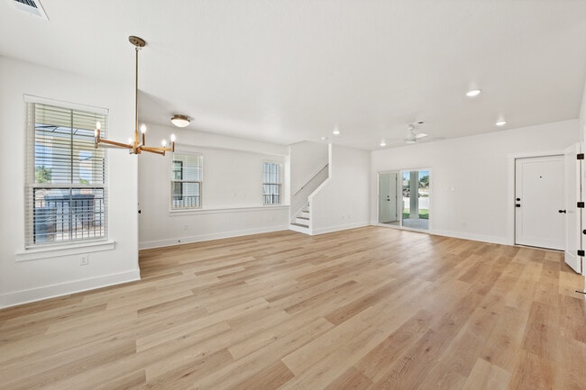 Building Photo - 504 Mercado St