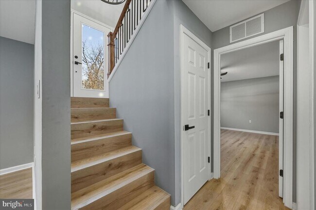 Building Photo - 110 Elaine Dr