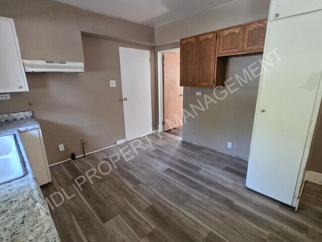 Building Photo - 3-Bedroom Home in Saginaw