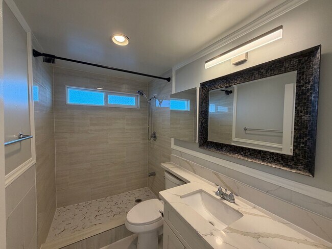 Building Photo - 3888 Sierra Dr