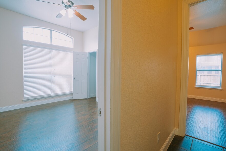 Building Photo - 3240 Paseo