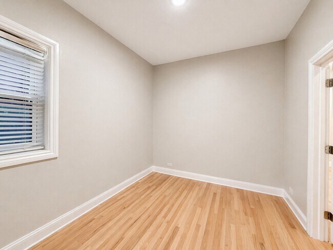 Building Photo - 1014 W George St