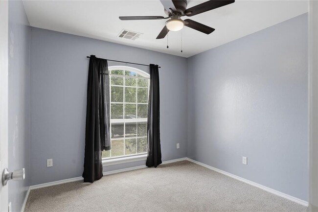 Building Photo - 605 Inverleith Cir