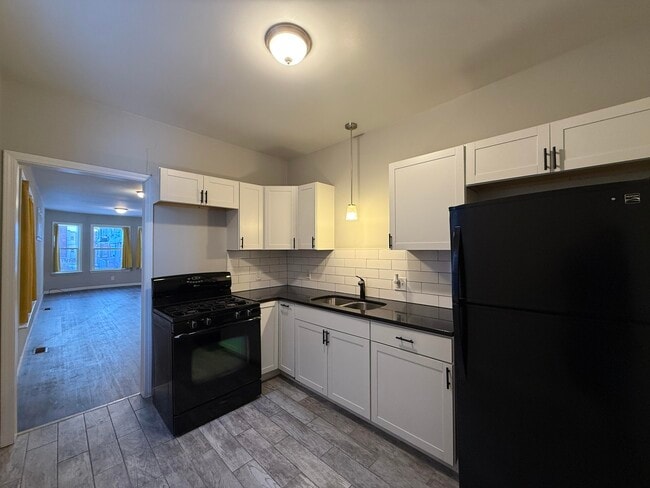 Building Photo - 351 Westminster St