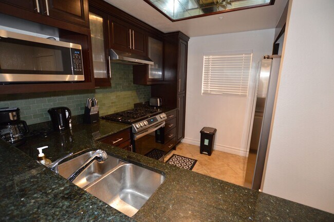 Building Photo - Meridian - Newly Remodeled Luxury Condo Re...