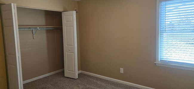 Building Photo - 3313 Fort Harrods Ct