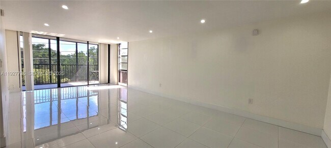 Primary Photo - 2500 NE 135th St