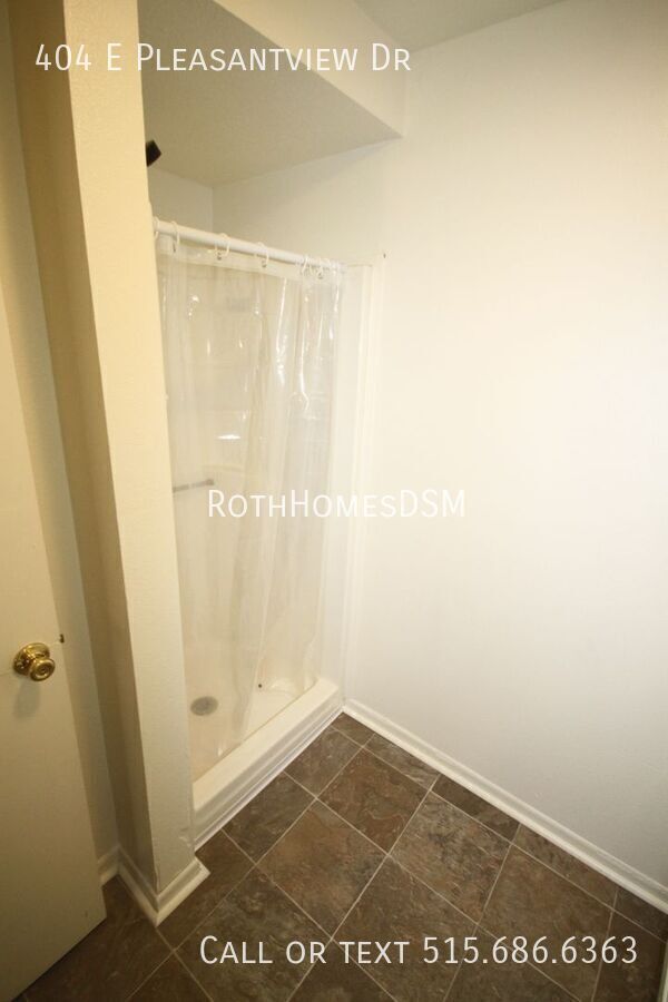 Building Photo - 404 E Pleasant Vw Dr