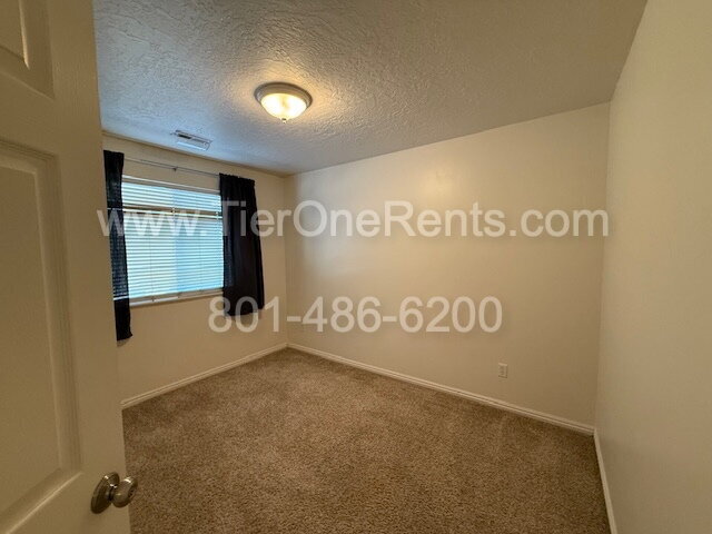 Building Photo - NO DEPOSIT option available for qualified ...