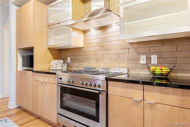 Building Photo - 2240 Clay St