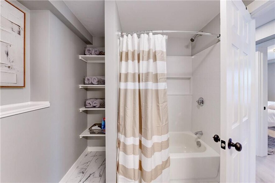 Building Photo - 44 Hall St