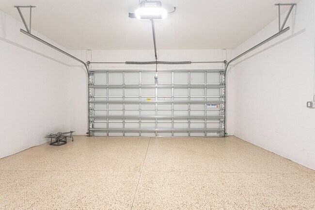 Building Photo - 9155 SW Esule Way