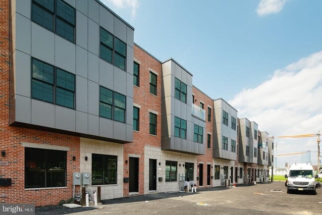 Building Photo - 1512 S 25th St