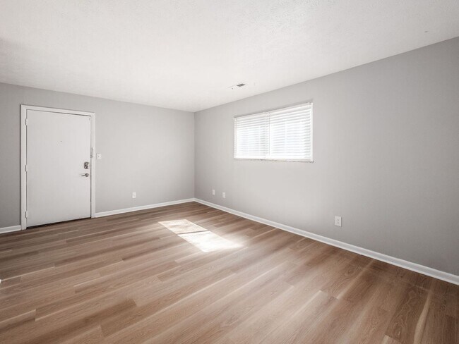 Building Photo - 105 W 8th Ave