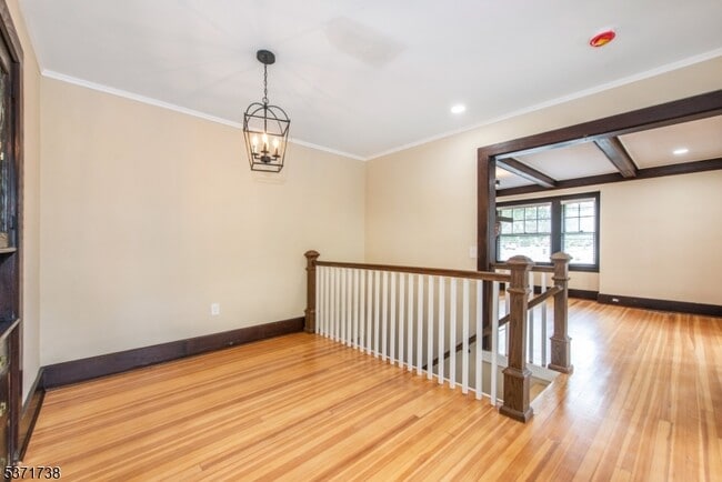 Building Photo - 50 Walnut Crescent