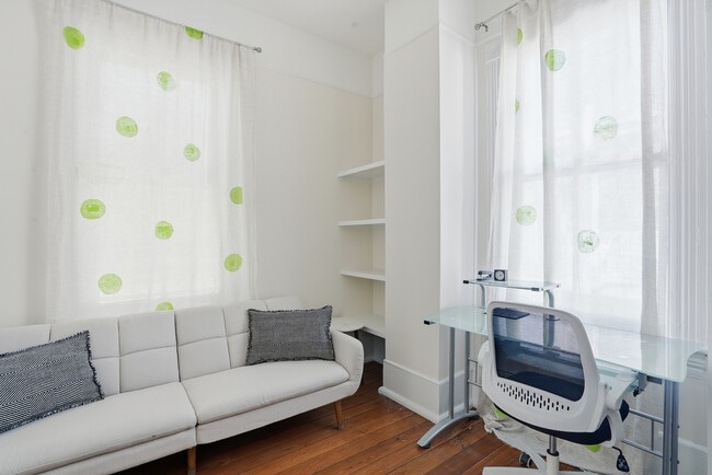 Building Photo - Savannah's Victorian Historic District