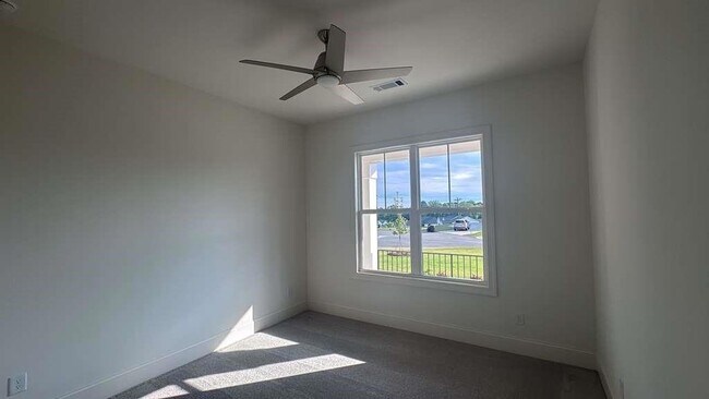 Building Photo - 5365 Travers Ln