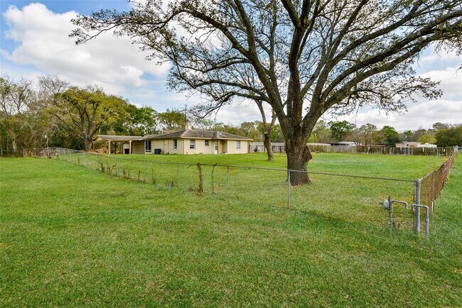 Building Photo - 16326 Cypress Bend Dr