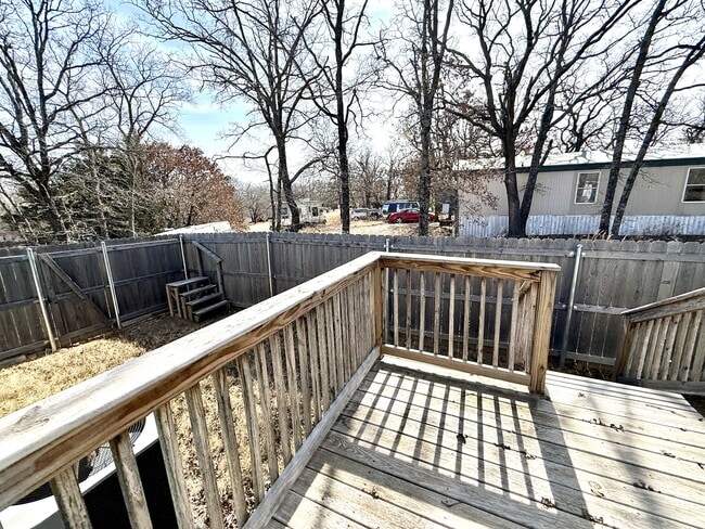 Building Photo - 291 Golden Dr