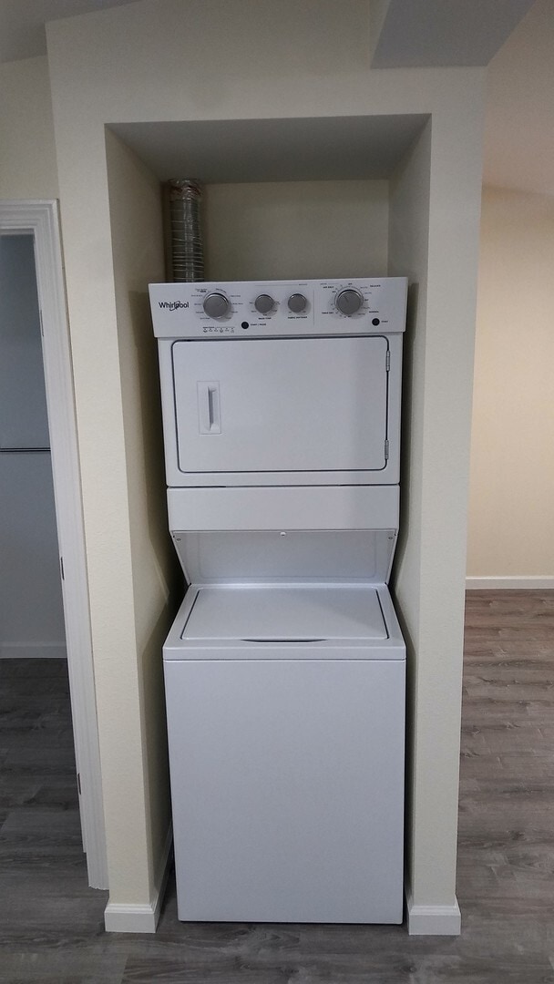 Building Photo - Brand new in law/studio unit with private ...