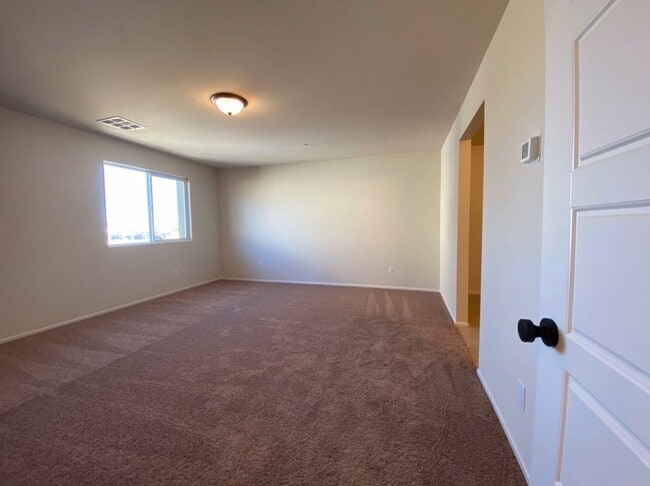 Building Photo - 4 BED 3 BATH Townhome, 1 LOFT, 2 GARAGES, GATED!