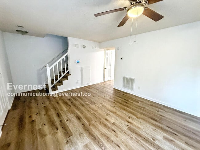 Building Photo - 2163 Cheshire Dr