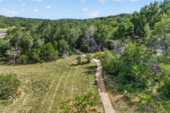 Building Photo - 700 Rogart Dr